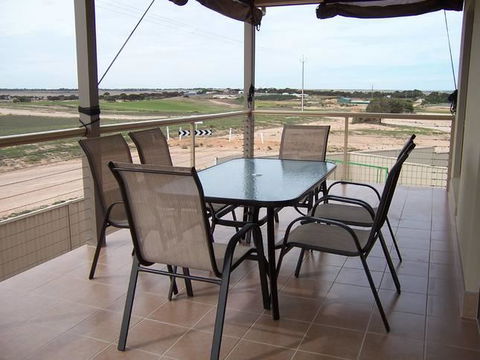 Relax On Par - Accommodation Gold Coast 11