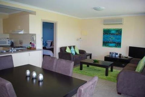 Lakeview Motel And Apartments - Gold Coast 4U 30
