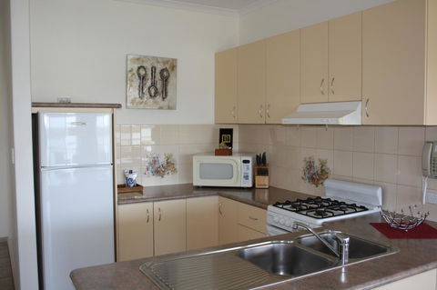Lakeview Motel And Apartments - Gold Coast 4U 8