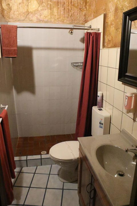 The Underground Motel - Accommodation Gold Coast 4