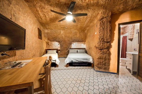 The Underground Motel - Accommodation Gold Coast 9