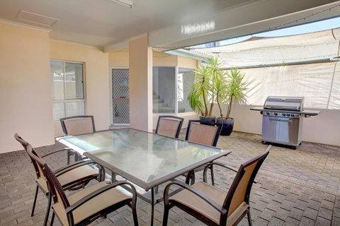 Bay Bliss - Accommodation Gold Coast 2