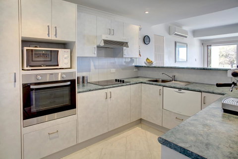 Bay Bliss - Accommodation Gold Coast 7