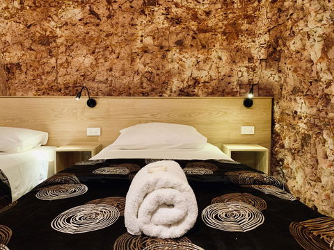 The Lookout Cave Underground Motel - Accommodation Gold Coast 2