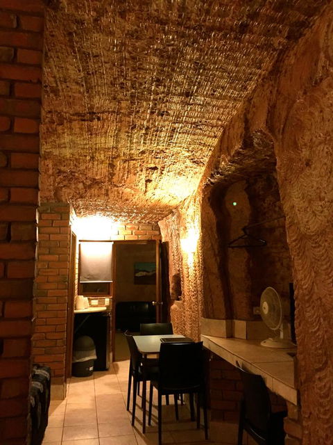 The Lookout Cave Underground Motel - Accommodation Gold Coast 19