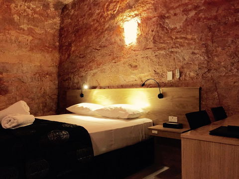 The Lookout Cave Underground Motel - Accommodation Gold Coast 0