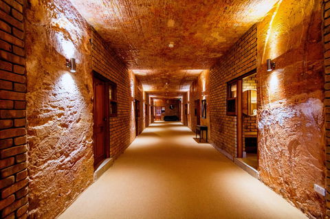 The Lookout Cave Underground Motel - Accommodation Gold Coast 7