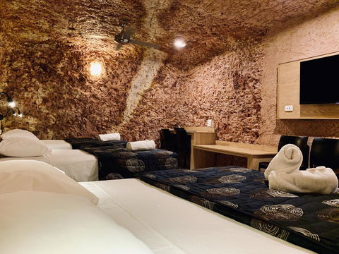 The Lookout Cave Underground Motel - Accommodation Gold Coast 5