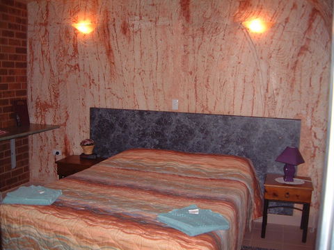 Radeka Downunder Underground Motel - Accommodation Gold Coast 1