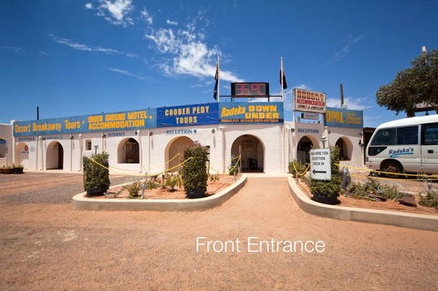 Radeka Downunder Underground Motel - Accommodation Gold Coast 0