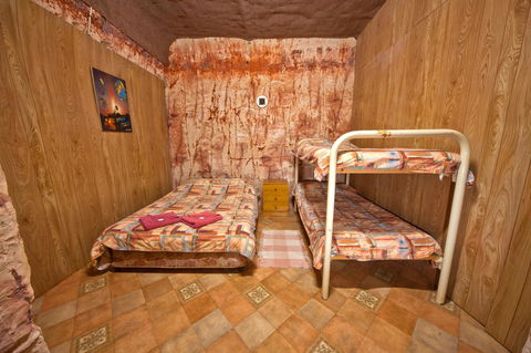 Radeka Downunder Underground Motel - Accommodation Gold Coast 2