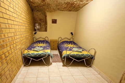 Radeka Downunder Underground Motel - Accommodation Gold Coast 5