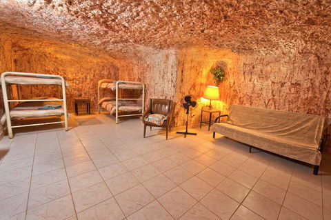 Radeka Downunder Underground Motel - Accommodation Gold Coast 4