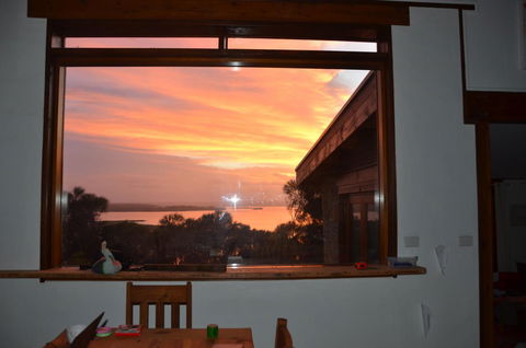 Of Stone & Wood Guesthouse - Gold Coast 4U 23