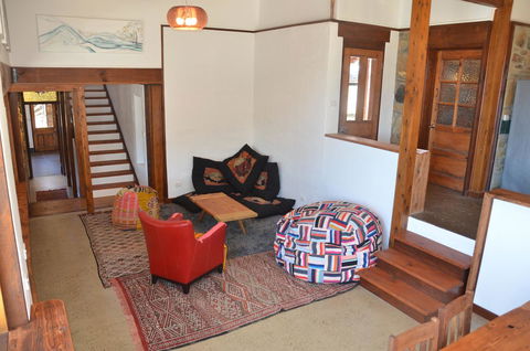 Of Stone & Wood Guesthouse - Gold Coast 4U 7