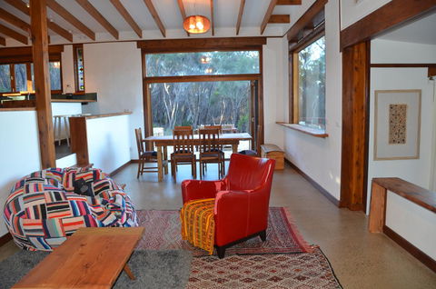 Of Stone & Wood Guesthouse - Gold Coast 4U 5