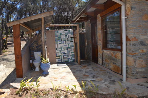 Of Stone & Wood Guesthouse - Gold Coast 4U 16