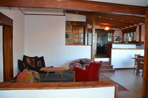 Of Stone & Wood Guesthouse - Gold Coast 4U 8