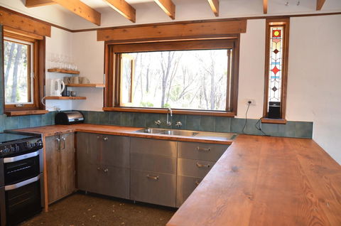 Of Stone & Wood Guesthouse - Gold Coast 4U 10
