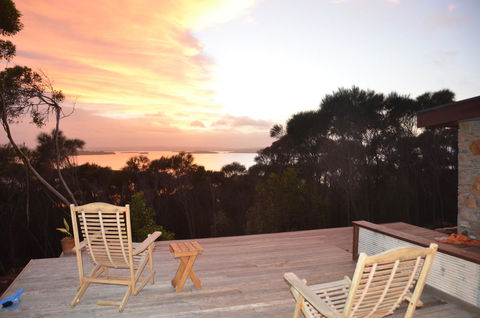 Of Stone & Wood Guesthouse - Gold Coast 4U 24