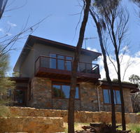 Of Stone and Wood Guesthouse - Gold Coast 4U