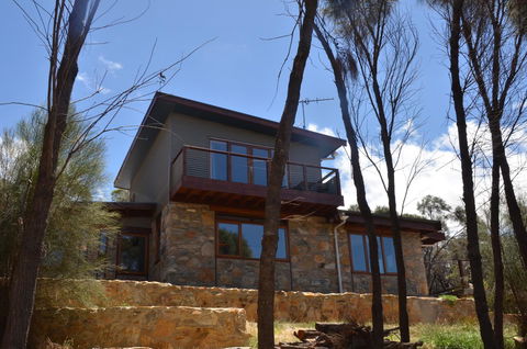 Of Stone & Wood Guesthouse - Gold Coast 4U 0