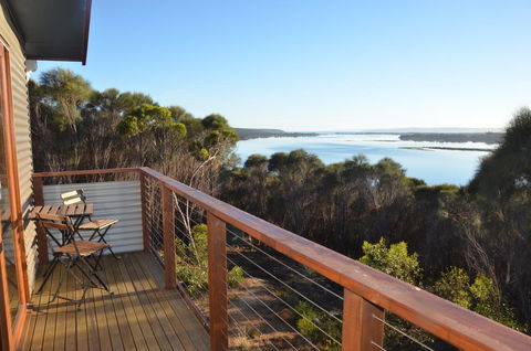 Of Stone & Wood Guesthouse - Gold Coast 4U 2