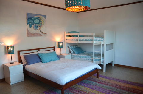 Of Stone & Wood Guesthouse - Gold Coast 4U 13