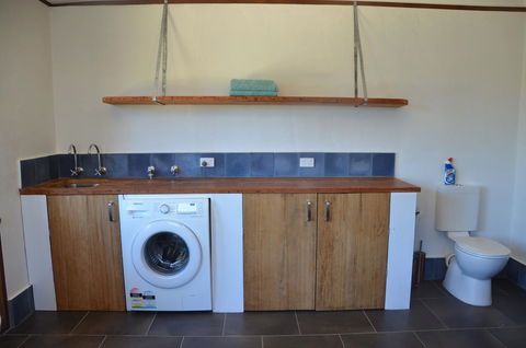 Of Stone & Wood Guesthouse - Gold Coast 4U 15