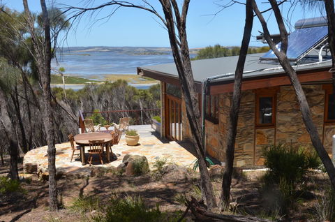 Of Stone & Wood Guesthouse - Gold Coast 4U 25