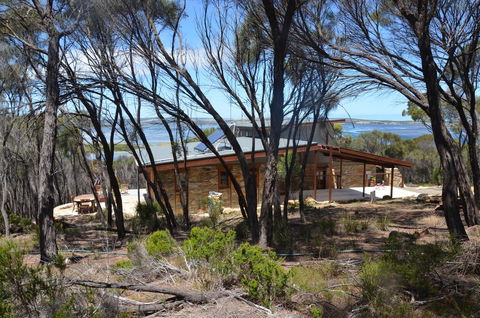 Of Stone & Wood Guesthouse - Gold Coast 4U 18