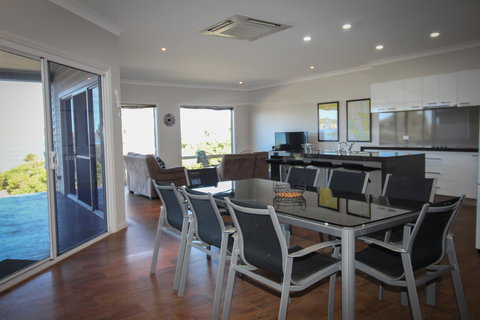 Waterfront On Osprey - Accommodation Gold Coast 4