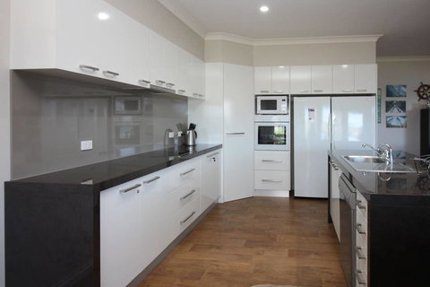 Waterfront On Osprey - Accommodation Gold Coast 13