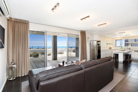 Esplanade Escape - Accommodation Gold Coast 1