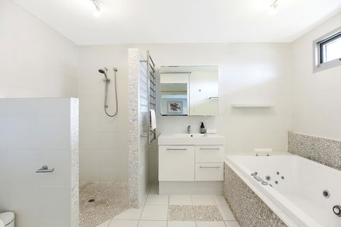 Esplanade Escape - Accommodation Gold Coast 22