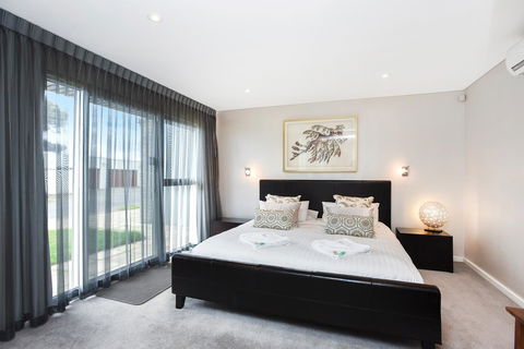 Esplanade Escape - Accommodation Gold Coast 25
