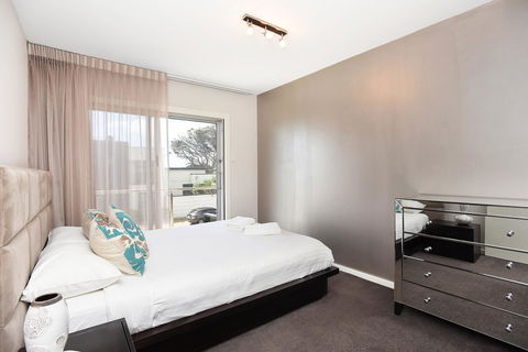 Esplanade Escape - Accommodation Gold Coast 13