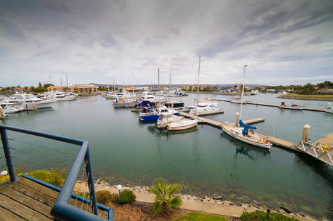 Marina Reflections - Accommodation Gold Coast 9