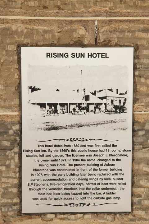 The Rising Sun Hotel - Gold Coast 4U 3