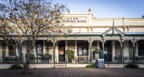 The Rising Sun Hotel - Gold Coast 4U 2