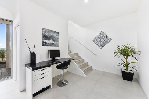 KENNEDY EXECUTIVE TOWNHOUSE - Accommodation Gold Coast 8