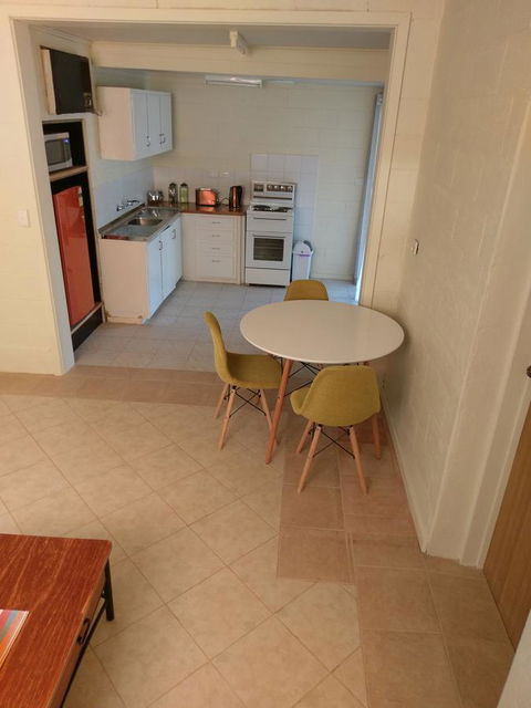 Desert Gum Retreat Gough St - Accommodation Gold Coast 16