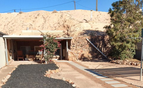 Desert Gum Retreat Gough St - Accommodation Gold Coast 7