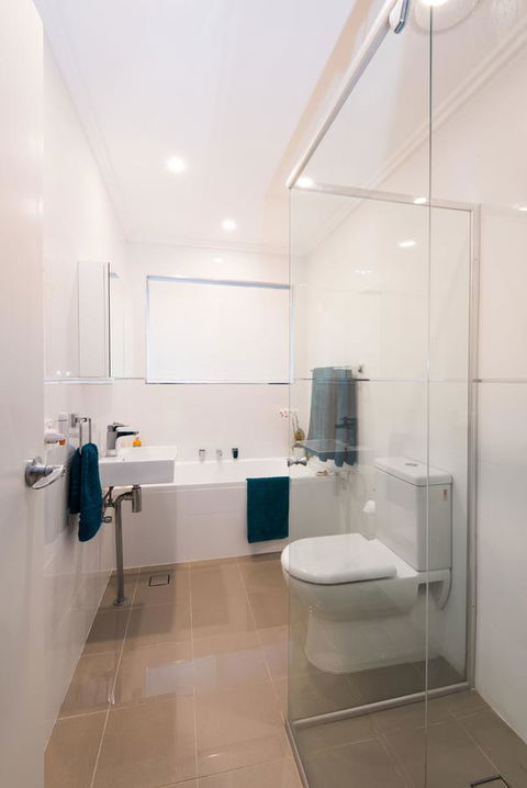 Stylish 3 Bedroom Beachview Apartment - Gold Coast 4U 12