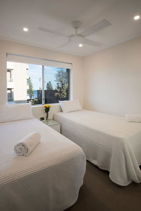 Stylish 3 Bedroom Beachview Apartment - Gold Coast 4U 11