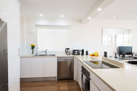 Stylish 3 Bedroom Beachview Apartment - Gold Coast 4U 6