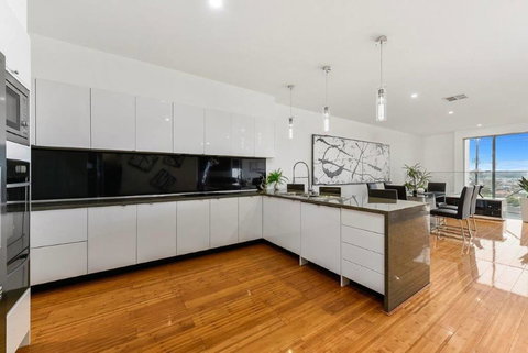 BENGALEE EXECUTIVE TOWNHOUSE- MODERN & STYLISH - Accommodation Gold Coast 10