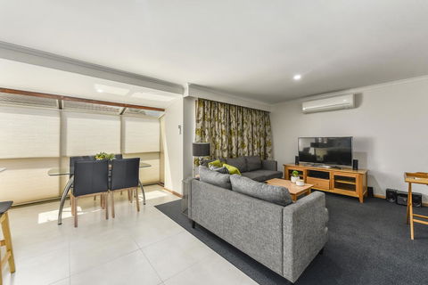 City Four Apartment - Accommodation Gold Coast 2