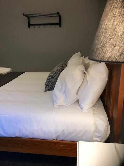 Cornwall Hotel - Accommodation Gold Coast 9
