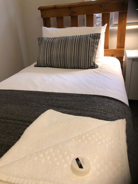 Cornwall Hotel - Accommodation Gold Coast 11